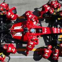 Ferrari moves early to extend Alonso contract