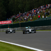 Hamilton, Rosberg disagree over need for talks