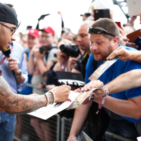Hamilton accepts invite to Rosberg's BBQ