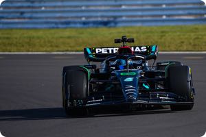 Mercedes, Ferrari play down early pecking order