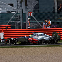 Pressure on Pirelli after tyre failures at British GP