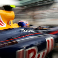 Red Bull extends Renault engine supply