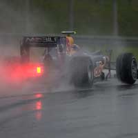 Qualifying Report - Webber shows up the clowns