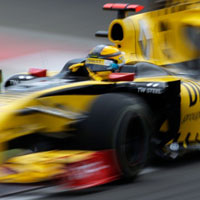 Robert Kubica to remain with Renault