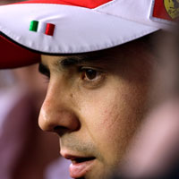 Ferrari extends Felipe Massa's contract through 2012
