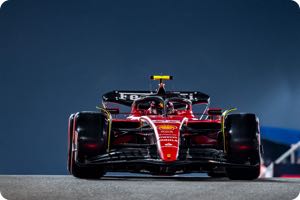 Father says Sainz still in Ferrari contract talks