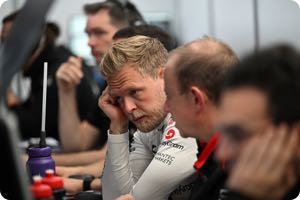 Magnussen has five races to improve says Steiner