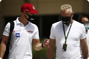 Mazepin hits back at Hamilton's billionaire jibe