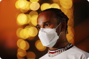 Mercedes will not wait eight months for Hamilton