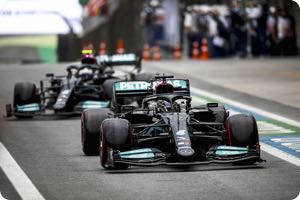Red Bull suspects flexible Mercedes rear wing