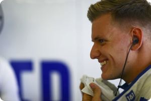 Uncle says Alfa Romeo not better option for Schumacher