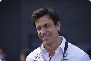 Wolff responds to Ecclestone's Hamilton jibe