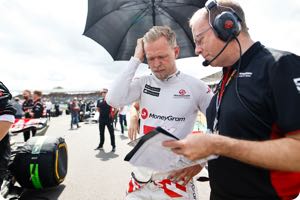 Haas not ready to extend Magnussen's contract