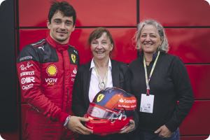 Villeneuve backtracks over Leclerc helmet