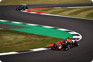 Hamilton denies accusing Red Bull of cheating