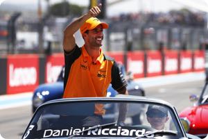 Schumacher, Ricciardo play down Aston Martin link