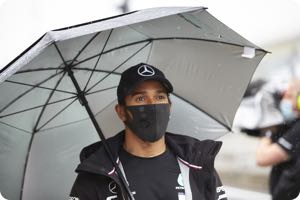 Hamilton hits back at F1 legends over racism