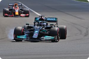Mercedes found more power for title fight says Newey