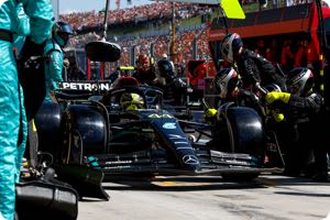 Hamilton poised to sign two-year Mercedes contract