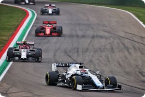 Hamilton defends Russell after safety car crash