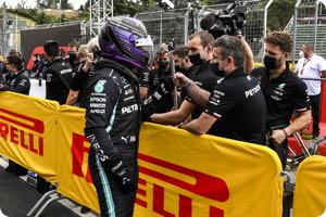 Wolff tips Hamilton to stay at Mercedes