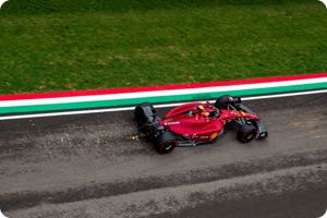 Sainz denies struggling with Ferrari pressure