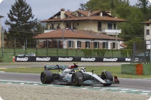 Hamilton may quit Mercedes mid-season says Villeneuve