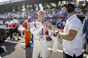 Hard to compete with superstar Schumacher says Mazepin