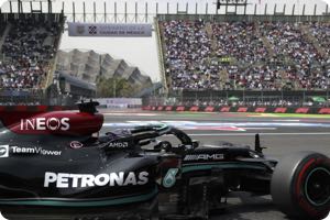 Hamilton feeling pressure of title fight says Alonso