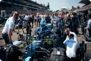 Flight delays leave F1 teams without equipment