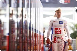 Schumacher still in running for Williams seat