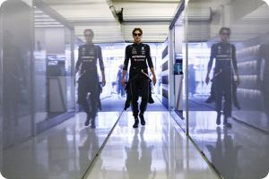 Russell not at risk of losing F1 seat says Wolff