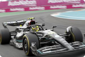 Mercedes listen to Hamilton about cockpit position