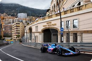 Alonso reveals hand injuries