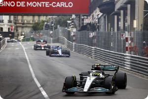 Mercedes cannot write off 2022 car yet says Hamilton