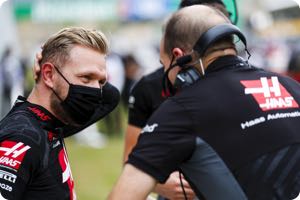 Atmosphere relaxed after Haas news says Magnussen