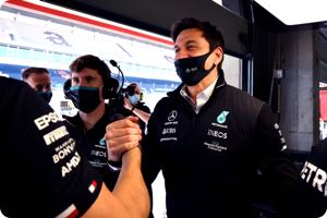 Wolff happy to consider 2022 Mercedes lineup