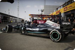 Mercedes insists rear wing not changed in Qatar
