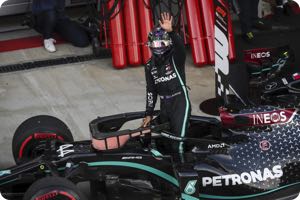 Hamilton wants Wolff to stay at Mercedes