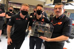Grosjean to undergo surgery on left hand