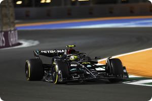 Hamilton wants Mercedes cockpit position changed