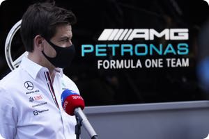 Hamilton not confirming Wolff retirement talks