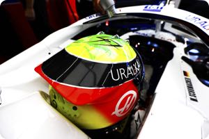 Ecclestone backs Alfa Romeo move for Schumacher