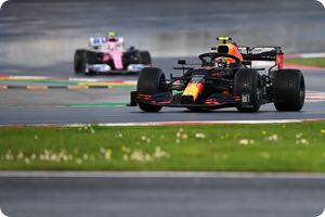 Verstappen blames front wing for Turkey performance