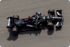 Wolff denies Mercedes to sign new title sponsor