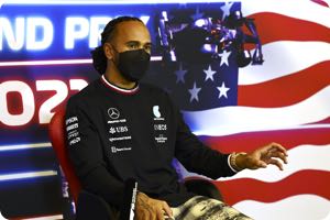Hamilton in trouble after title loss says Sainz