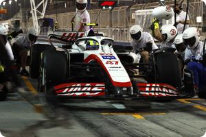 Magnussen a danger for Schumacher says uncle