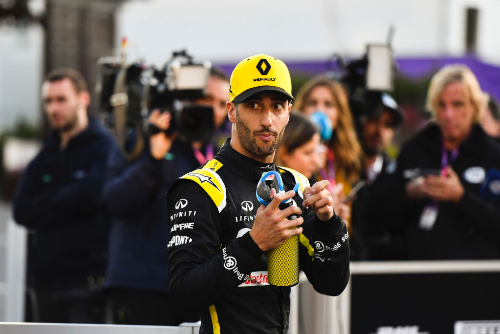 Ricciardo eyes future world title for Renault