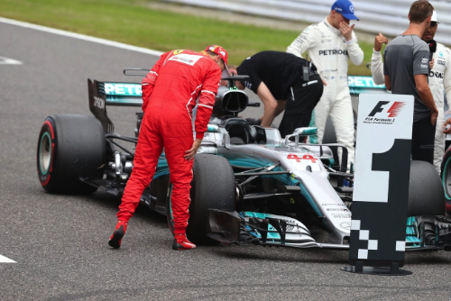 Wolff says no negotiations with Vettel