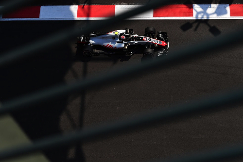 Magnussen should keep title dream alive